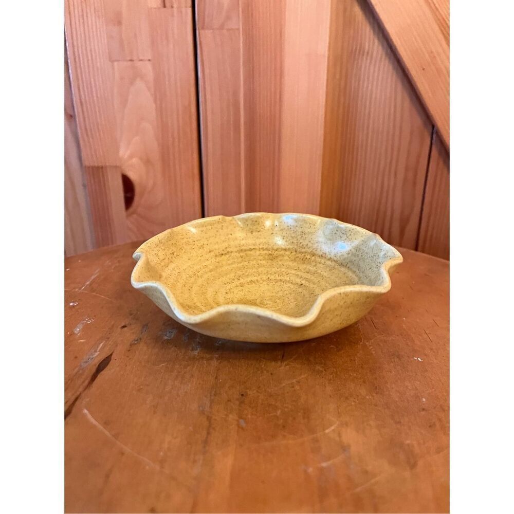 Vintage Tan Speckled Pigeon Forge Pottery Pinch Pot Dish  (6887)